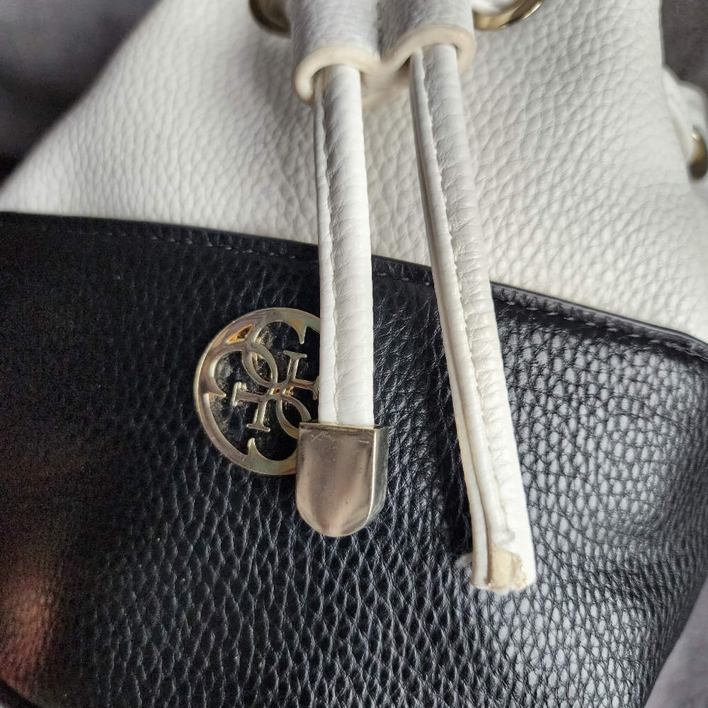 Mini Bucket Handbag Crossbody Bag with Strap - Picture 3 of 11